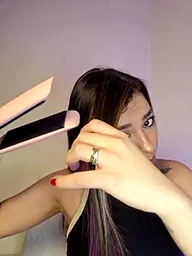 AmaiaSalvatore online show from 11/28/25, 09:28