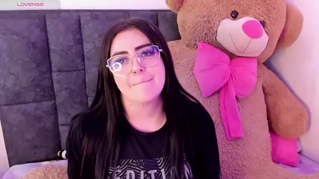 Snapshot of bellacruz3 chatting on 02/24/26, 11:25 bellacruz3 online show from 02/24/26, 11:25