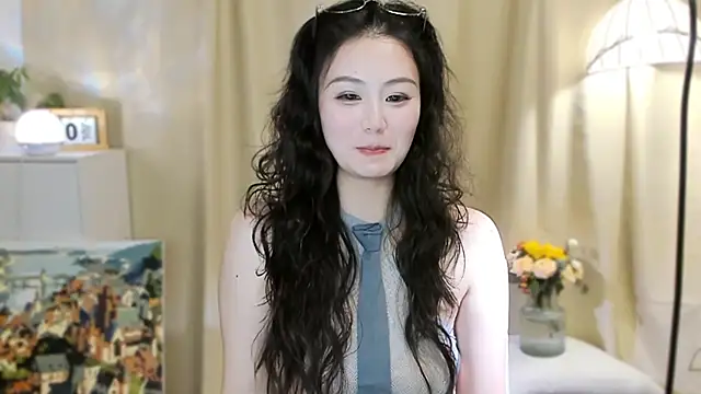 Snapshot of lumi65 chatting on 09/10/25, 10:59 lumi65 online show from 09/10/25, 10:59