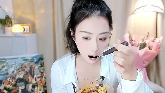 Snapshot of lumi65 chatting on 10/08/25, 11:41 lumi65 online show from 10/08/25, 11:41