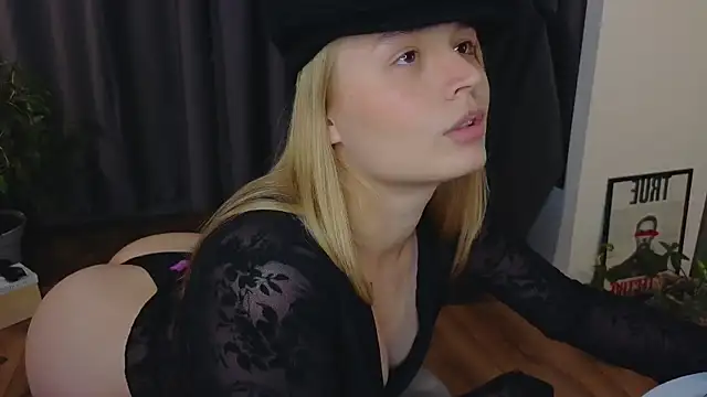 lisa schiele online show from 10/26/25, 08:15