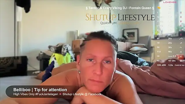 SwingWingWomanSweden online show from 09/27/25, 06:18