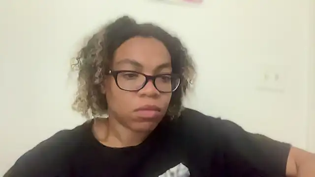 Snapshot of zahrabliss chatting on 07/19/26, 02:26 zahrabliss online show from 07/19/26, 02:26
