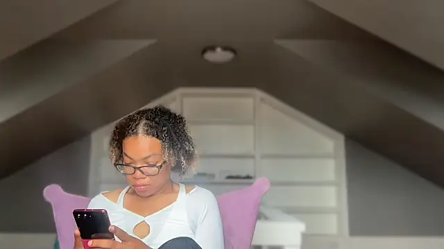 Snapshot of zahrabliss chatting on 07/19/26, 02:32 zahrabliss online show from 07/19/26, 02:32