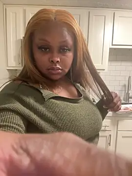 Snapshot of Juicystorm chatting on 12/23/25, 04:21 Juicystorm online show from 12/23/25, 04:21