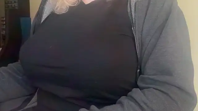 LunoviaXL online show from 11/24/25, 10:37