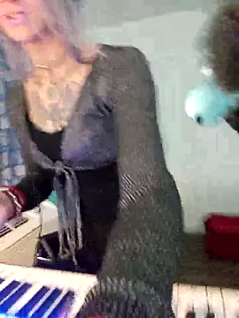Kaotikkisses online show from 04/03/26, 09:24