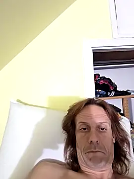 Snapshot of Danny19867 chatting on 11/11/25, 05:18 Danny19867 online show from 11/11/25, 05:18