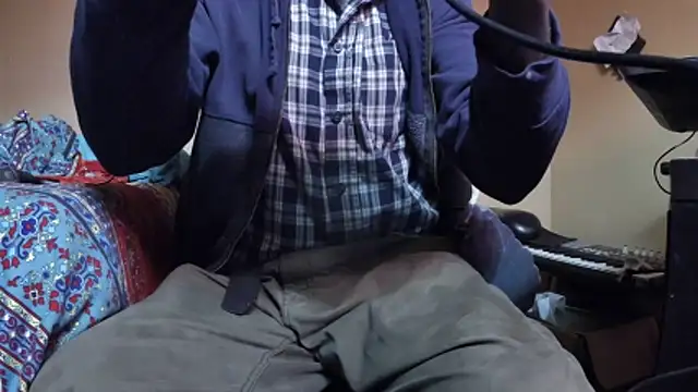 EYEzIAM online show from 12/18/25, 06:52