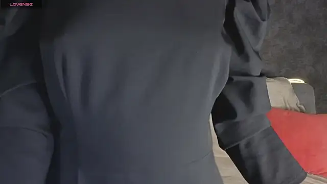 Agnes Wells online show from 12/21/25, 09:27