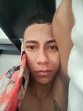 Snapshot of Davig4 chatting on 10/06/25, 02:25 Davig4 online show from 10/06/25, 02:25