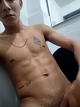 Snapshot of Davig4 chatting on 10/08/25, 03:59 Davig4 online show from 10/08/25, 03:59