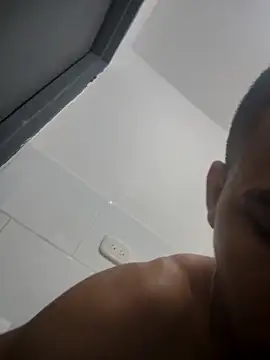 Snapshot of Davig4 chatting on 10/17/25, 11:07 Davig4 online show from 10/17/25, 11:07