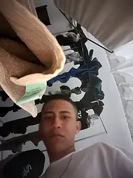 Snapshot of Davig4 chatting on 10/27/25, 02:59 Davig4 online show from 10/27/25, 02:59