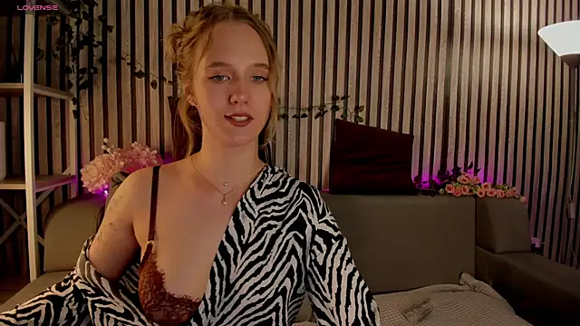 Casey Sweeet online show from 06/04/26, 09:26