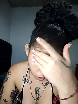 Snapshot of Vale_Nikol21 chatting on 12/19/25, 02:29 Vale Nikol21 online show from 12/19/25, 02:29