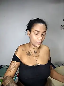 Snapshot of Vale_Nikol21 chatting on 12/22/25, 12:29 Vale Nikol21 online show from 12/22/25, 12:29