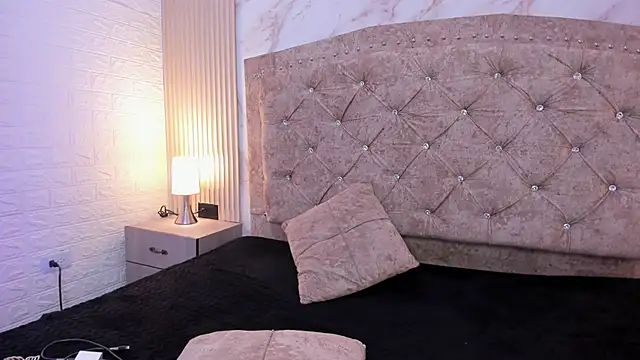 AnastasiaColeman online show from 09/18/25, 08:22