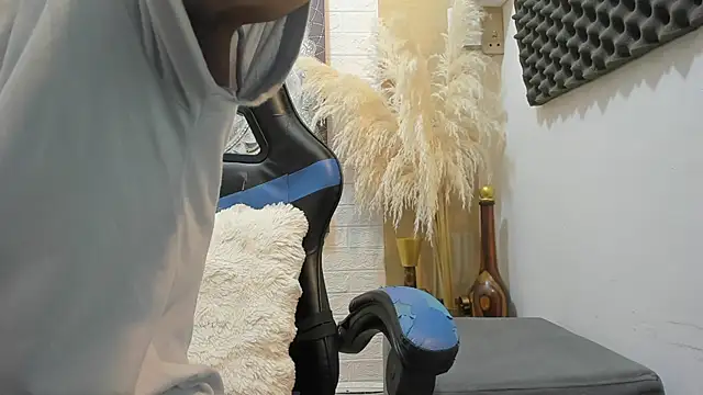 nextboywell1 online show from 02/13/26, 07:32