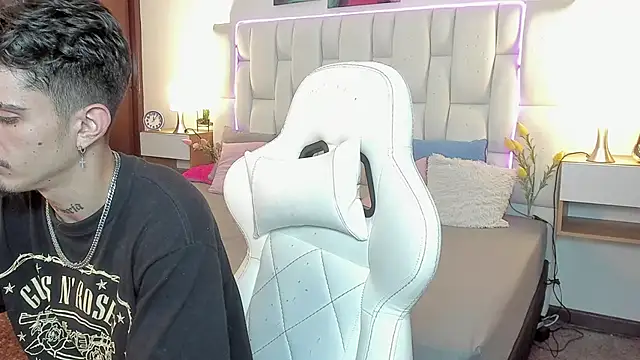 nextboywell1 online show from 04/14/26, 04:29