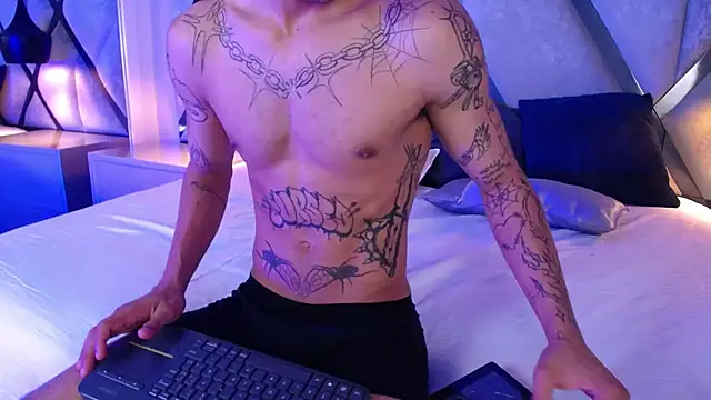 Enzo Hunter online show from 10/21/25, 04:02