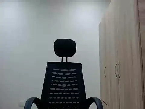 Snapshot of KeikoMiyake5 chatting on 10/15/25, 08:31 KeikoMiyake5 online show from 10/15/25, 08:31