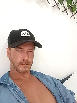 Snapshot of Loiroatv36 chatting on 02/04/26, 03:07 Loiroatv36 online show from 02/04/26, 03:07