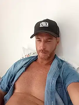 Snapshot of Loiroatv36 chatting on 02/23/26, 05:21 Loiroatv36 online show from 02/23/26, 05:21