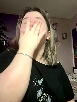 Kemeli008 online show from 10/28/25, 11:14