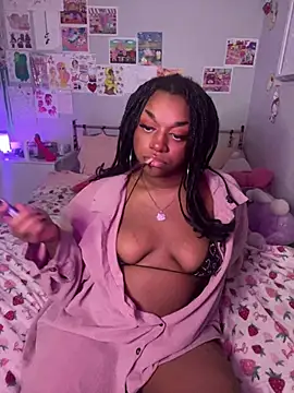 Snapshot of XKimmyGreen chatting on 03/23/26, 06:06 XKimmyGreen online show from 03/23/26, 06:06