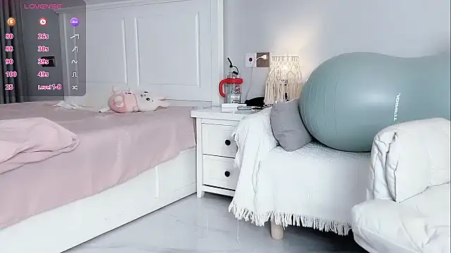 Snapshot of B-Yaya chatting on 10/11/25, 06:17 B-Yaya online show from 10/11/25, 06:17