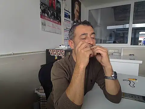 rafasilva3535 online show from 10/04/25, 11:52