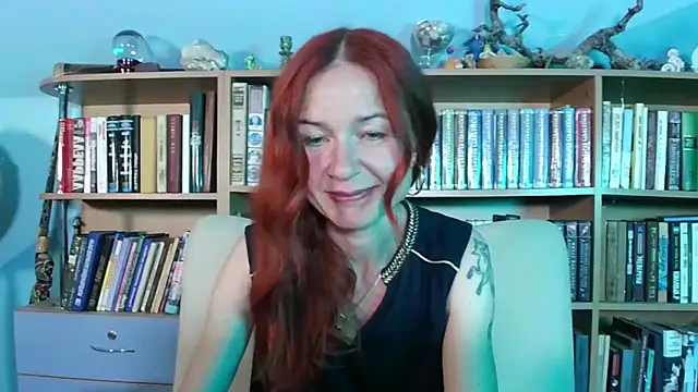 Snapshot of Foxilady357 chatting on 06/11/26, 02:04 Foxilady357 online show from 06/11/26, 02:04