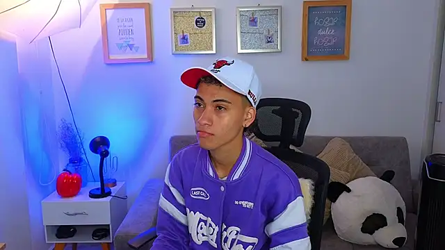 yulian vasquez online show from 11/11/25, 12:16