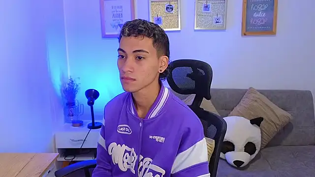 yulian vasquez online show from 12/17/25, 12:44