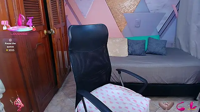 sharlottxl online show from 11/28/25, 12:46