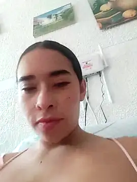 Snapshot of Valenn_fernandez chatting on 04/21/26, 03:39 Valenn fernandez online show from 04/21/26, 03:39