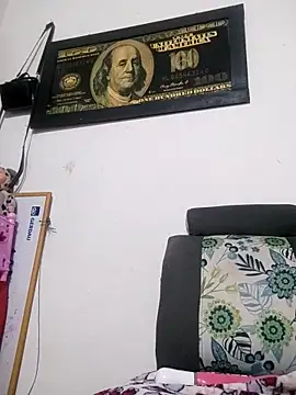 Snapshot of Valenn_fernandez chatting on 05/06/26, 03:46 Valenn fernandez online show from 05/06/26, 03:46