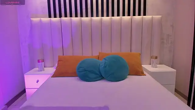 AmbarJames  online show from 02/13/26, 12:23