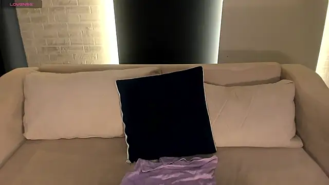 AmbarJames  online show from 03/28/26, 12:16