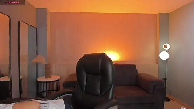 Snapshot of SophieHouston_ chatting on 06/05/26, 02:51 SophieHouston online show from 06/05/26, 02:51