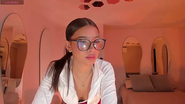 Snapshot of SophieHouston_ chatting on 07/01/26, 02:24 SophieHouston online show from 07/01/26, 02:24