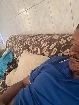 Snapshot of PIROCAGG21 chatting on 09/22/25, 10:28 PIROCAGG21 online show from 09/22/25, 10:28