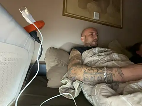 Snapshot of curis4270panda chatting on 10/09/25, 02:53 curis4270panda online show from 10/09/25, 02:53