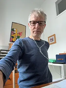 SexyLeon8 online show from 12/17/25, 09:04