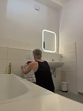 SexyLeon8 online show from 04/22/26, 04:08