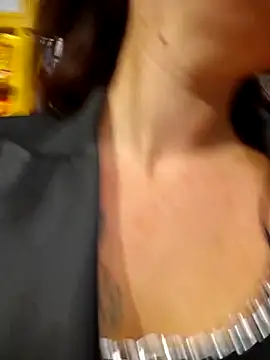 Snapshot of littleladyshelly chatting on 09/17/25, 06:37 littleladyshelly online show from 09/17/25, 06:37