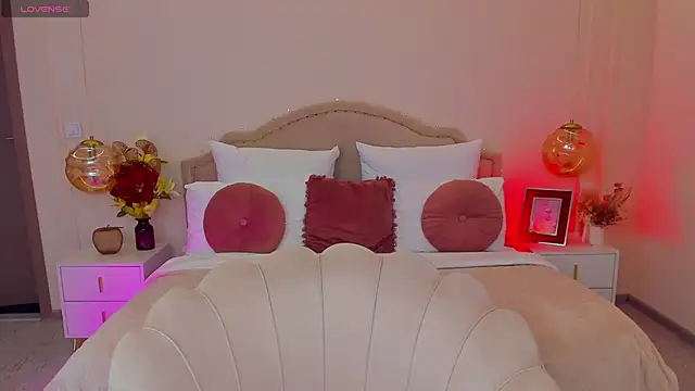 MilaMour online show from 04/21/26, 06:34