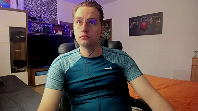 Snapshot of romiosabrino chatting on 05/13/26, 10:01 romiosabrino online show from 05/13/26, 10:01
