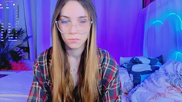 -CindyLou online show from 11/30/25, 05:33